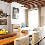 Le Marais Apartment - Centre Pompidou